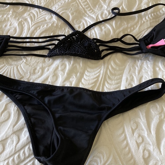 Victoria’s Secret black bikini - Picture 4 of 9